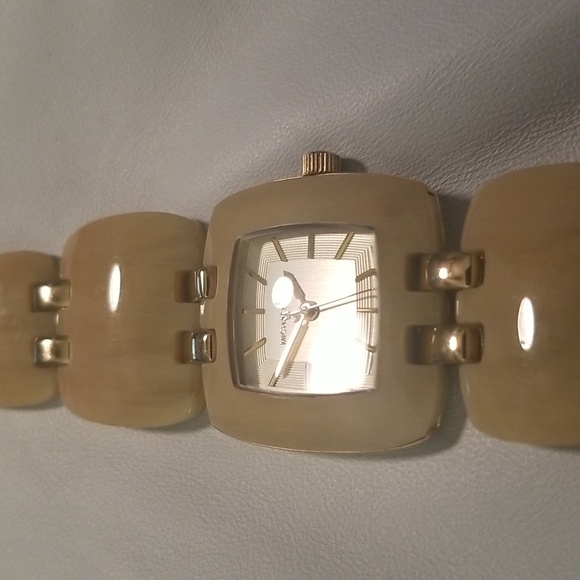 Women's Michael Kors Watch; Goldtone and Tan Faux Horn Link Bracelet Band; 8"L - Picture 8 of 10